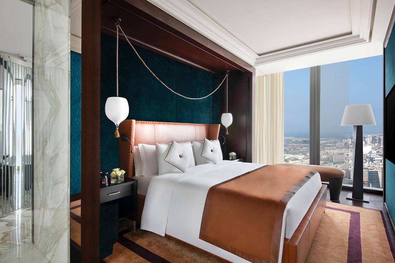 Banyan Tree Doha At La Cigale Mushaireb Zewnętrze zdjęcie A bedroom at the Ritz-Carlton, DIFC